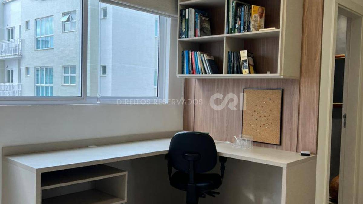 Apartamento com 3 suítes Edifício Las Vegas na Meia Praia em Itapema