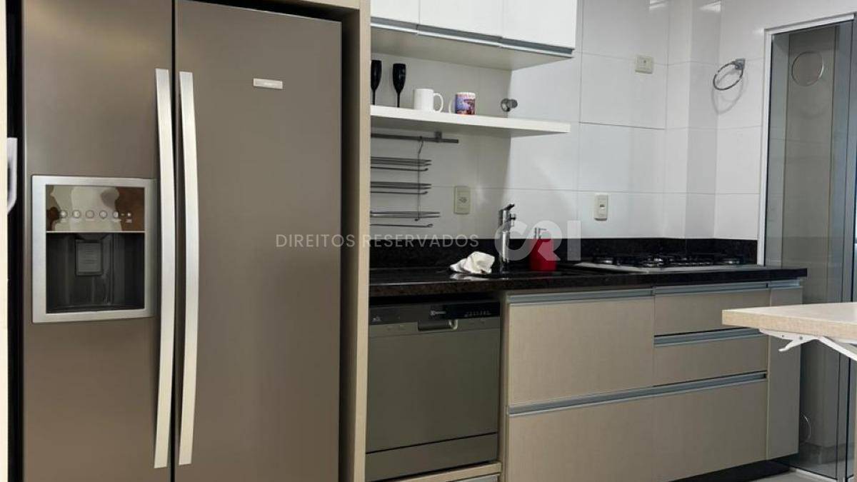 Apartamento com 3 suítes Edifício Las Vegas na Meia Praia em Itapema