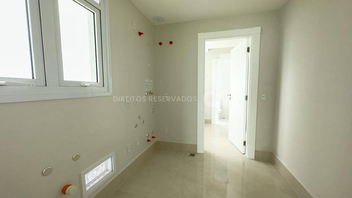 Apartamento com 4 suítes no edifício One Tower, na Barra Sul de Balneário Camboriú