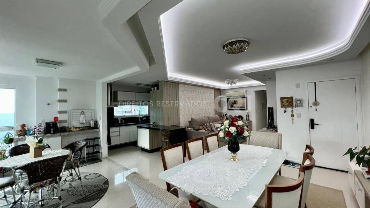 Apartamento com 3 suítes no Residencial Villa do Mar na Meia Praia em Itapema