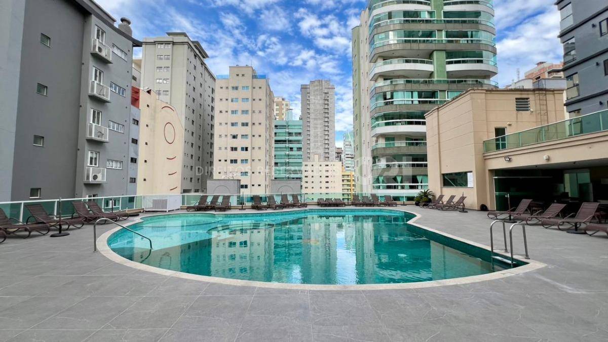 Apartamento com 3 suítes no Residencial Villa do Mar na Meia Praia em Itapema