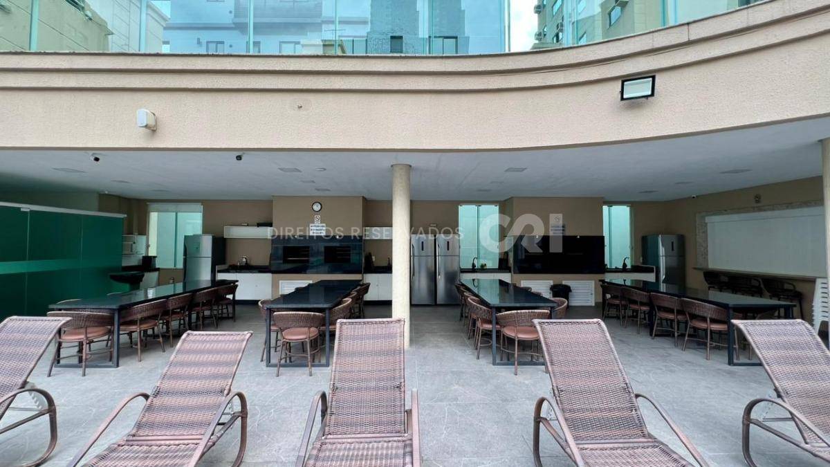 Apartamento com 3 suítes no Residencial Villa do Mar na Meia Praia em Itapema