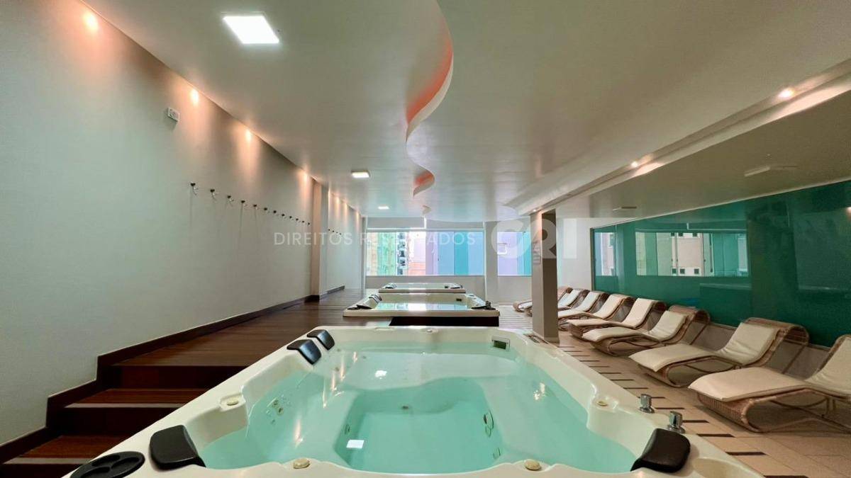 Apartamento com 3 suítes no Residencial Villa do Mar na Meia Praia em Itapema