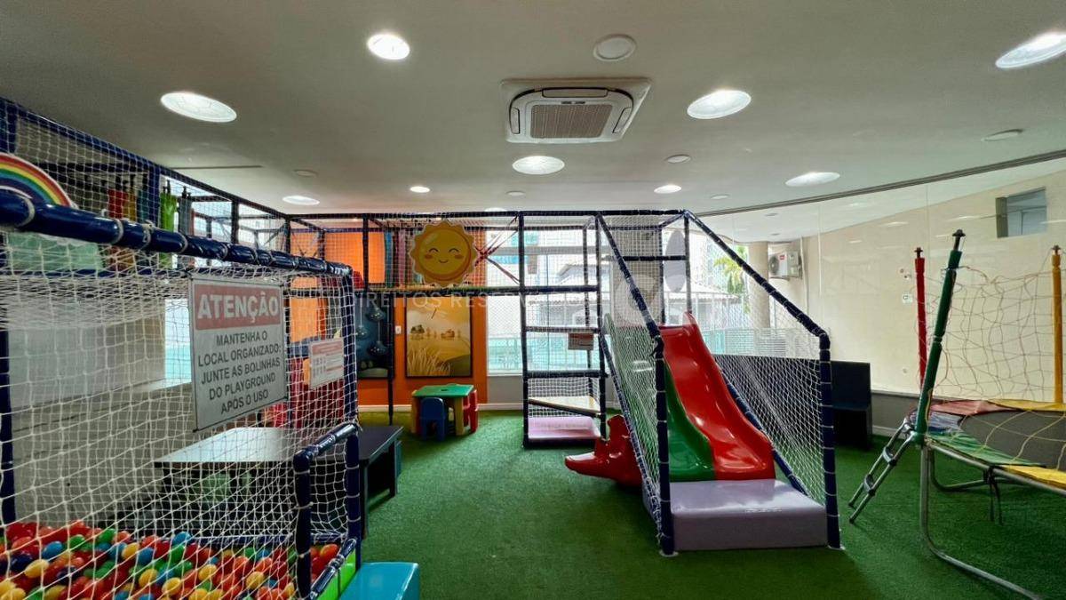Apartamento com 3 suítes no Residencial Villa do Mar na Meia Praia em Itapema
