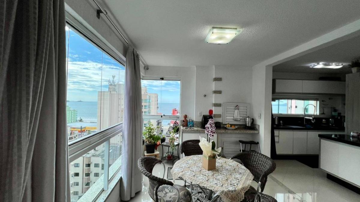 Apartamento com 3 suítes no Residencial Villa do Mar na Meia Praia em Itapema