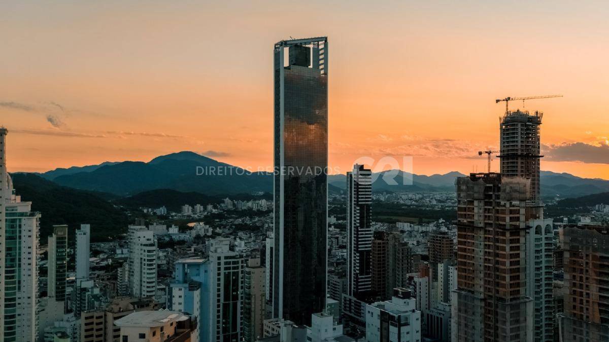 Apartamento com 4 suítes no Edifício Vitra by Pininfarina no Centro em Balneário Camboriú
