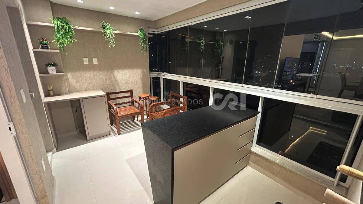 Apartamento com 2 quartos no Vila das Aroeiras na Meia Praia em Itapema