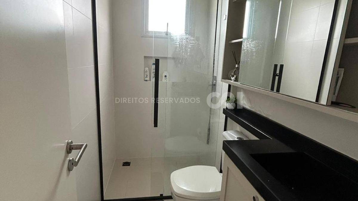 Apartamento com 2 quartos no Vila das Aroeiras na Meia Praia em Itapema