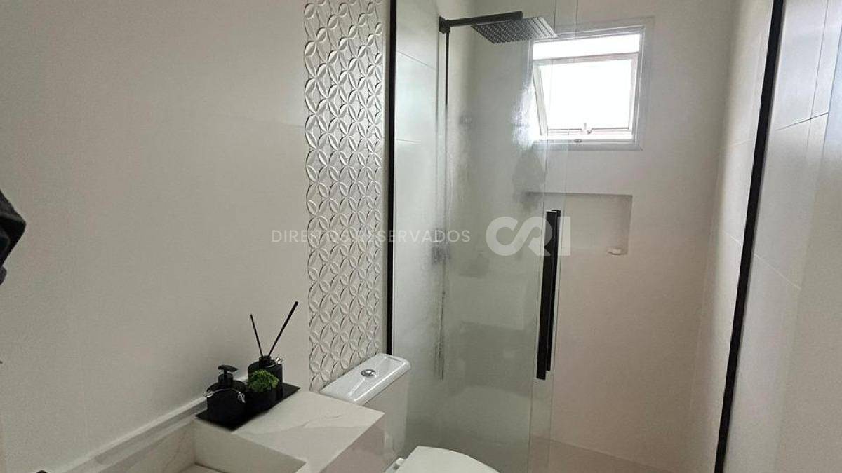 Apartamento com 2 quartos no Vila das Aroeiras na Meia Praia em Itapema