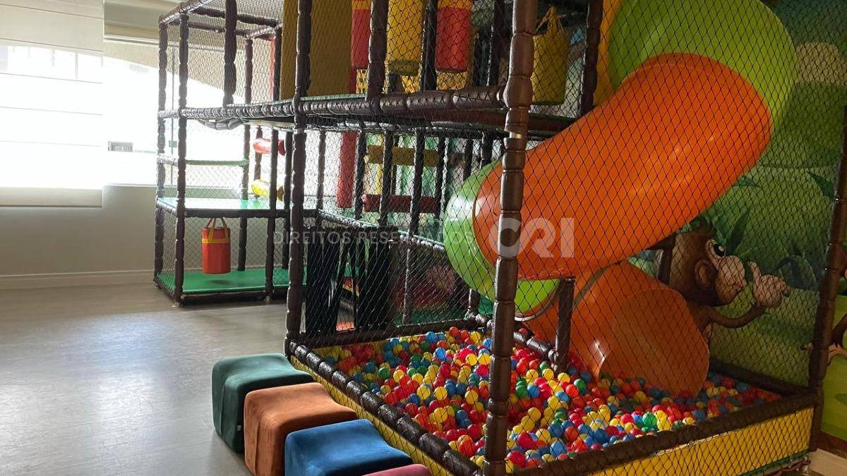 Apartamento com 2 quartos no Vila das Aroeiras na Meia Praia em Itapema