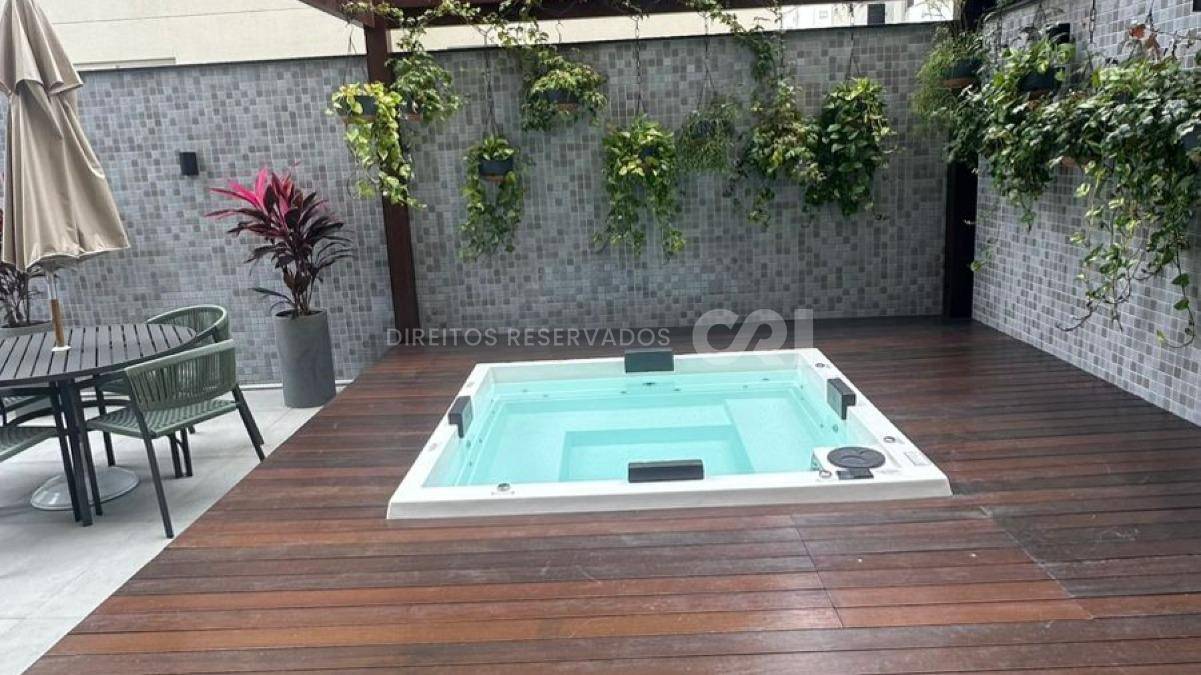 Apartamento com 3 suítes no Edifício Le Voyage na Meia Praia em Itapema