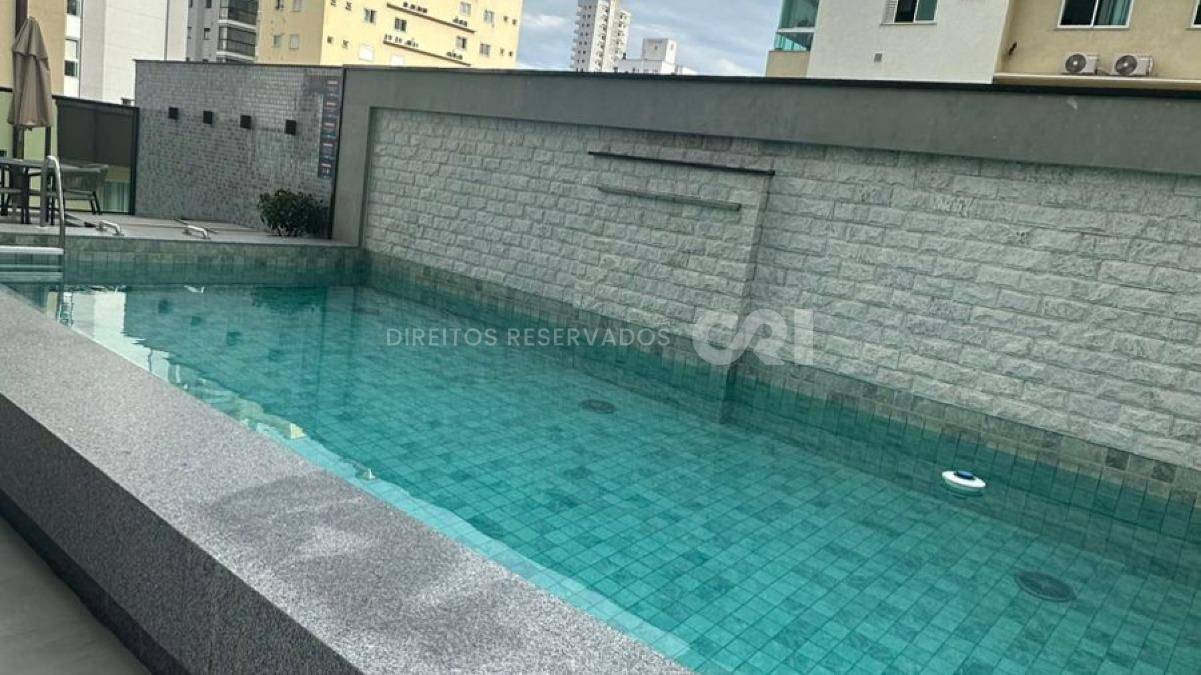 Apartamento com 3 suítes no Edifício Le Voyage na Meia Praia em Itapema