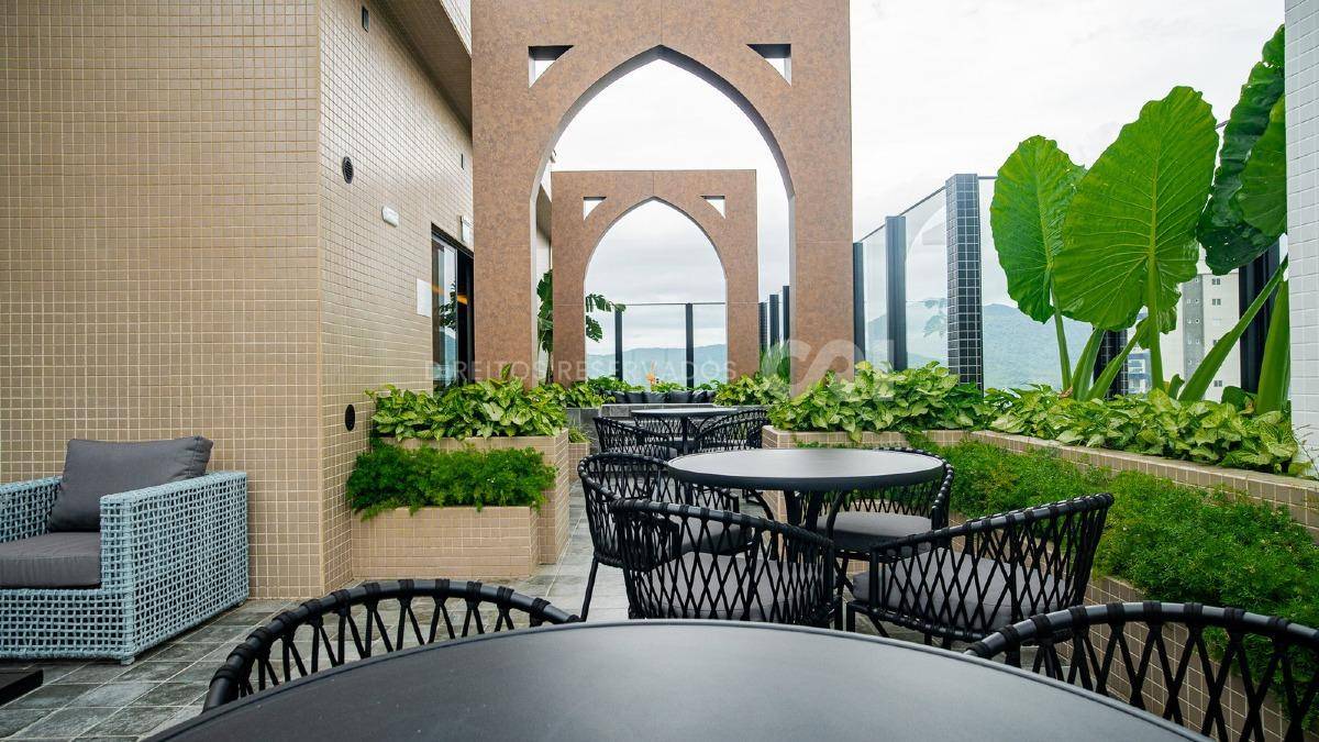 COPA: Apartamento com 4 suítes Doha Tower na Meia Praia Itapema
