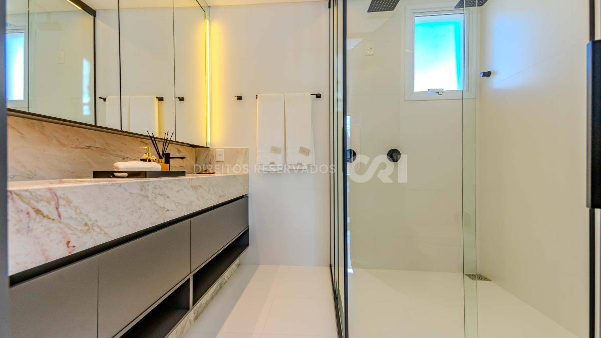 Cobertura duplex com 3 suítes no Hamptons Village no Centro de Balneário Camboriú