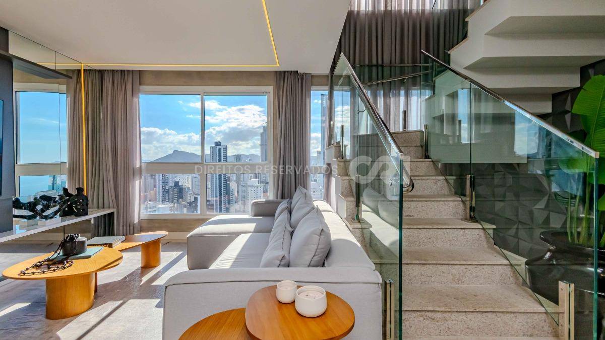 Cobertura duplex com 3 suítes no Hamptons Village no Centro de Balneário Camboriú