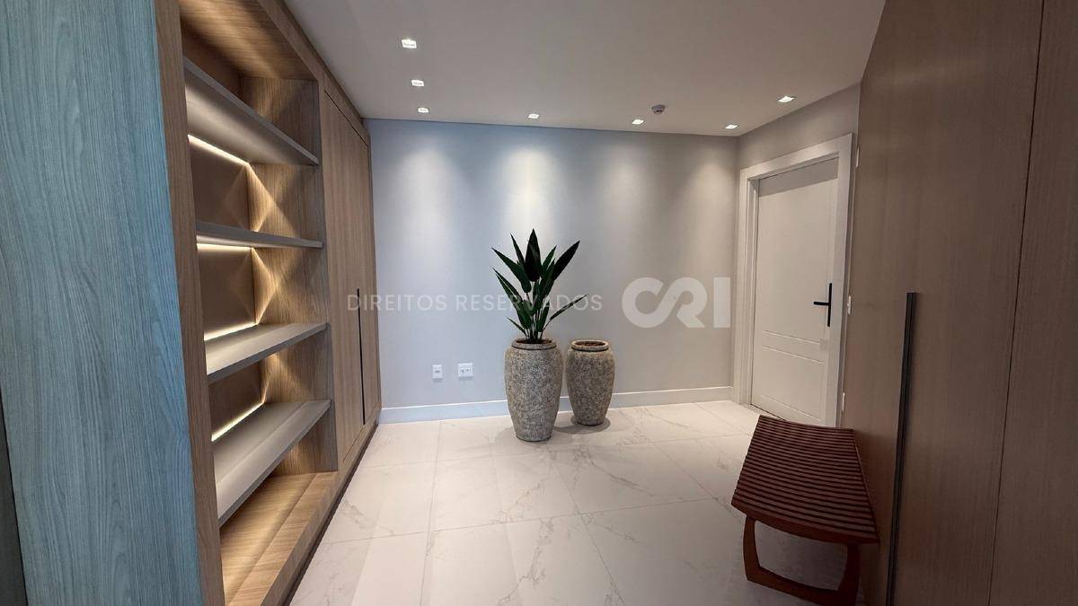 Apartamento com 3 suítes no Garden Square Residence na Meia Praia, Itapema