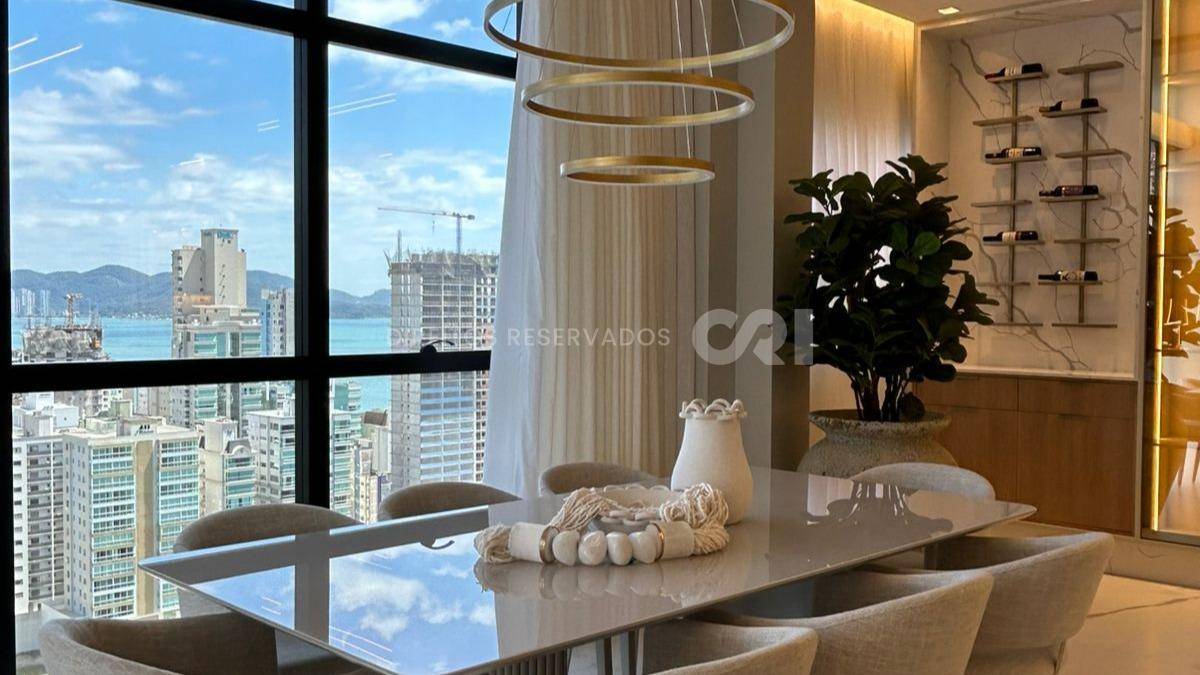COPA: Apartamento com 4 suítes Doha Tower na Meia Praia Itapema