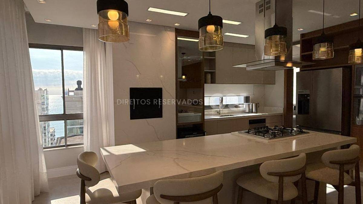 Apartamento quadra mar com 4 suítes no Residencial Milano na Meia Praia Itapema