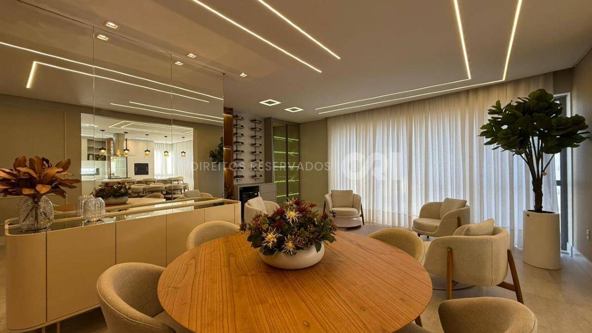 Apartamento quadra mar com 4 suítes no Residencial Milano na Meia Praia Itapema