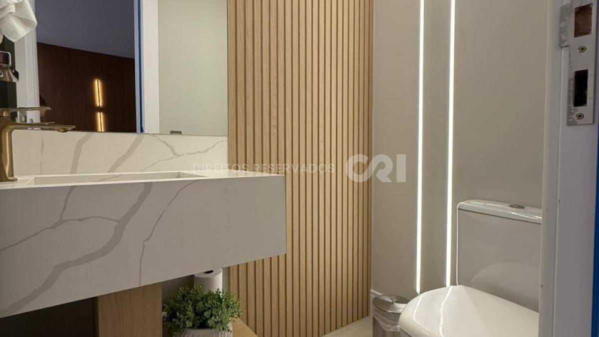 Apartamento quadra mar com 4 suítes no Residencial Milano na Meia Praia Itapema