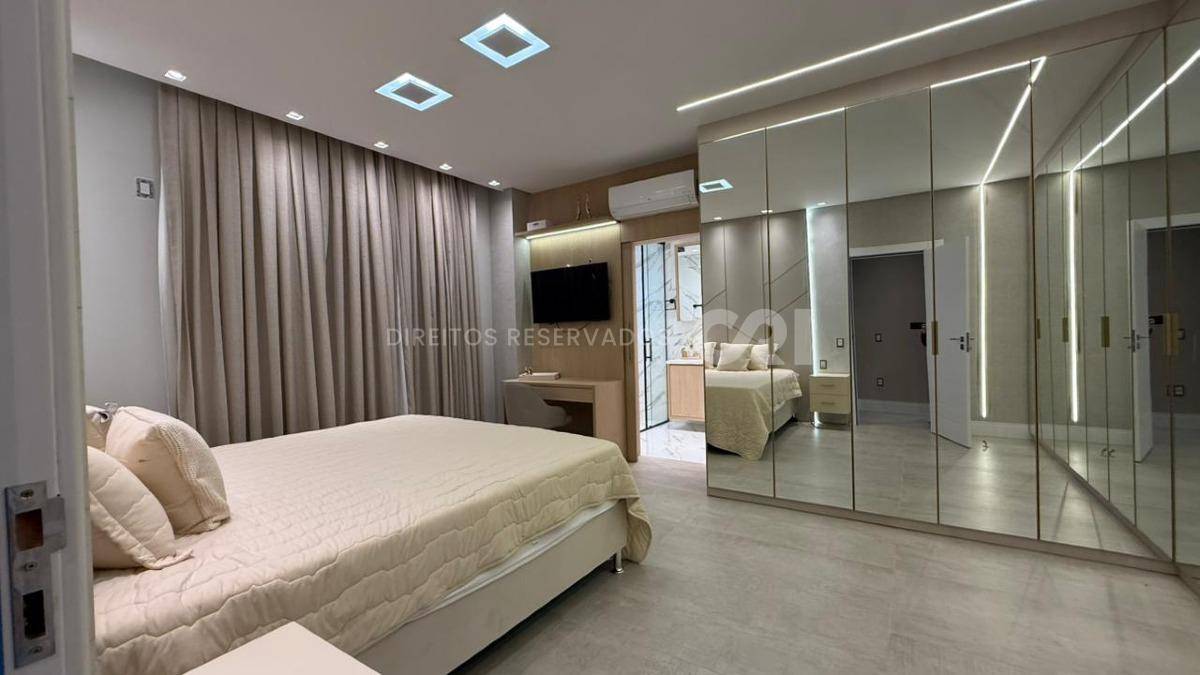 Apartamento quadra mar com 4 suítes no Residencial Milano na Meia Praia Itapema