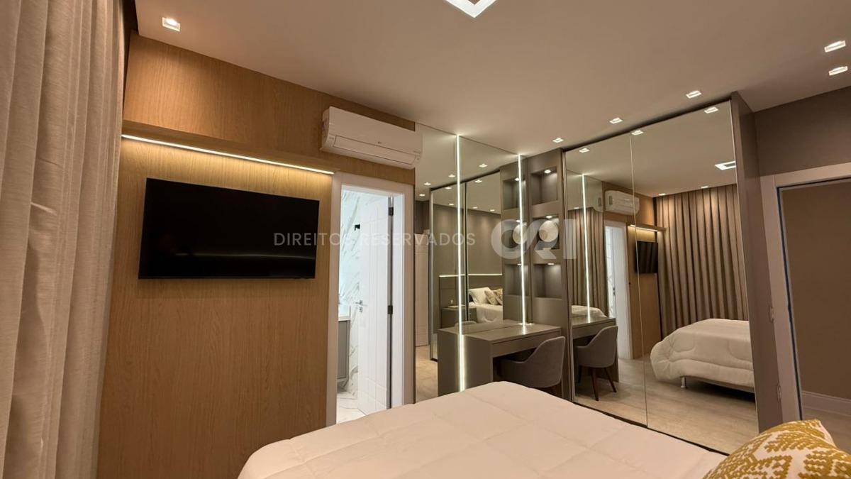 Apartamento quadra mar com 4 suítes no Residencial Milano na Meia Praia Itapema