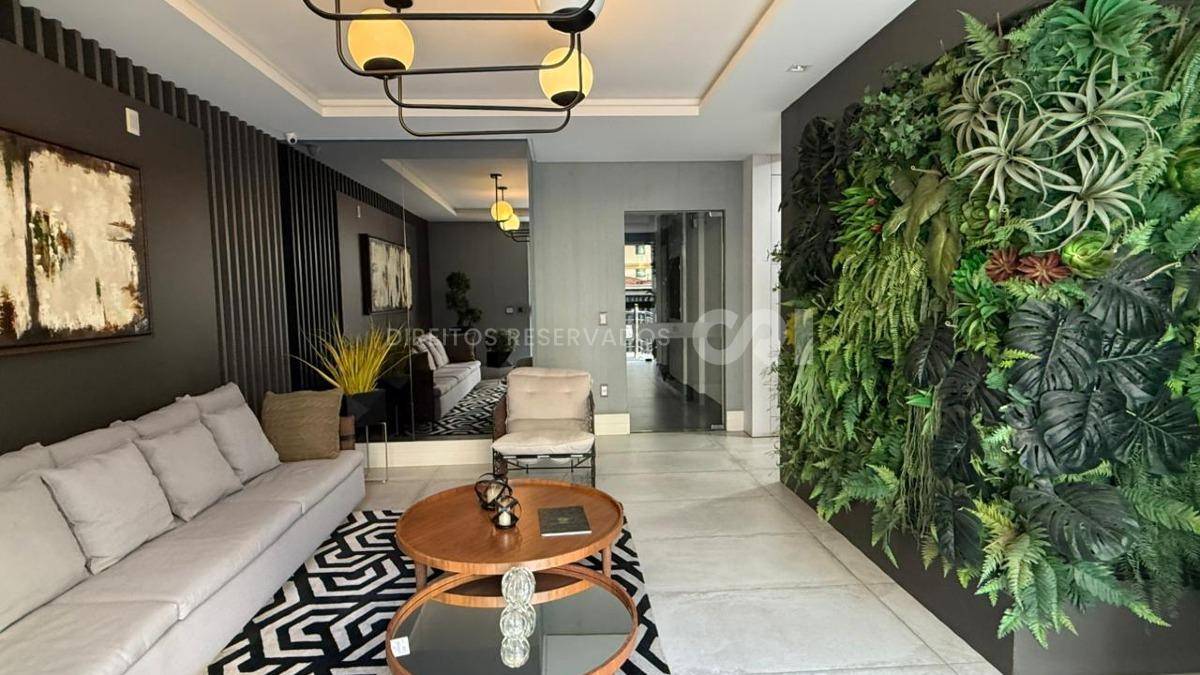 Apartamento quadra mar com 4 suítes no Residencial Milano na Meia Praia Itapema