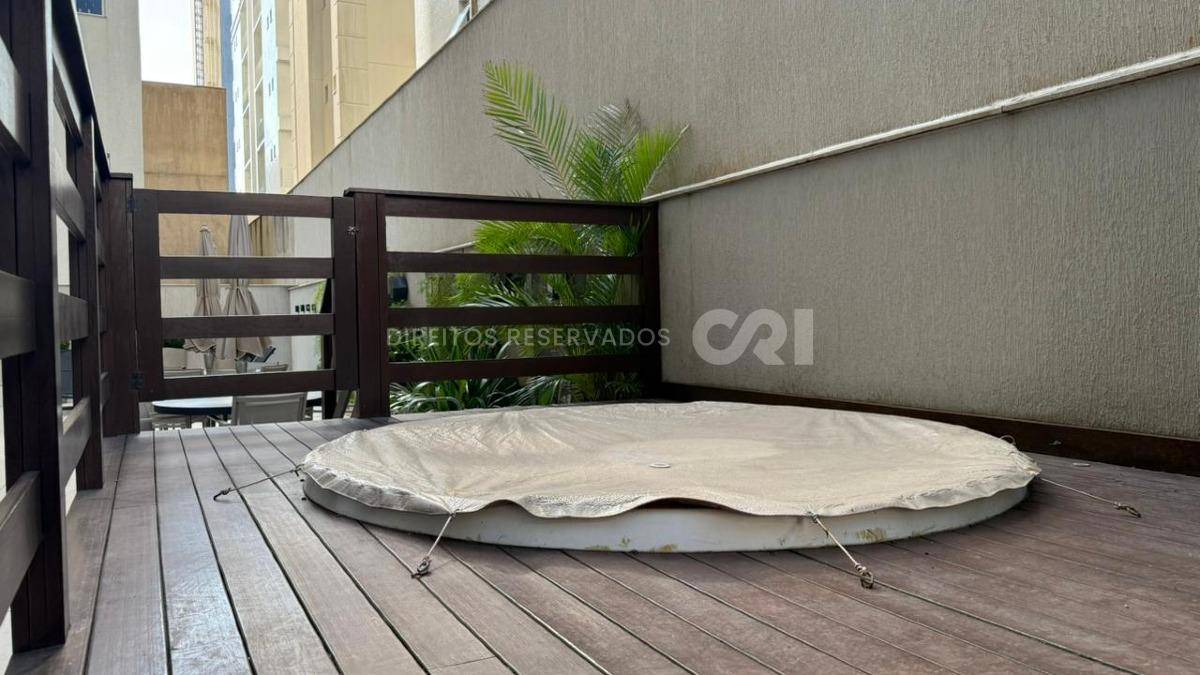 Apartamento quadra mar com 4 suítes no Residencial Milano na Meia Praia Itapema
