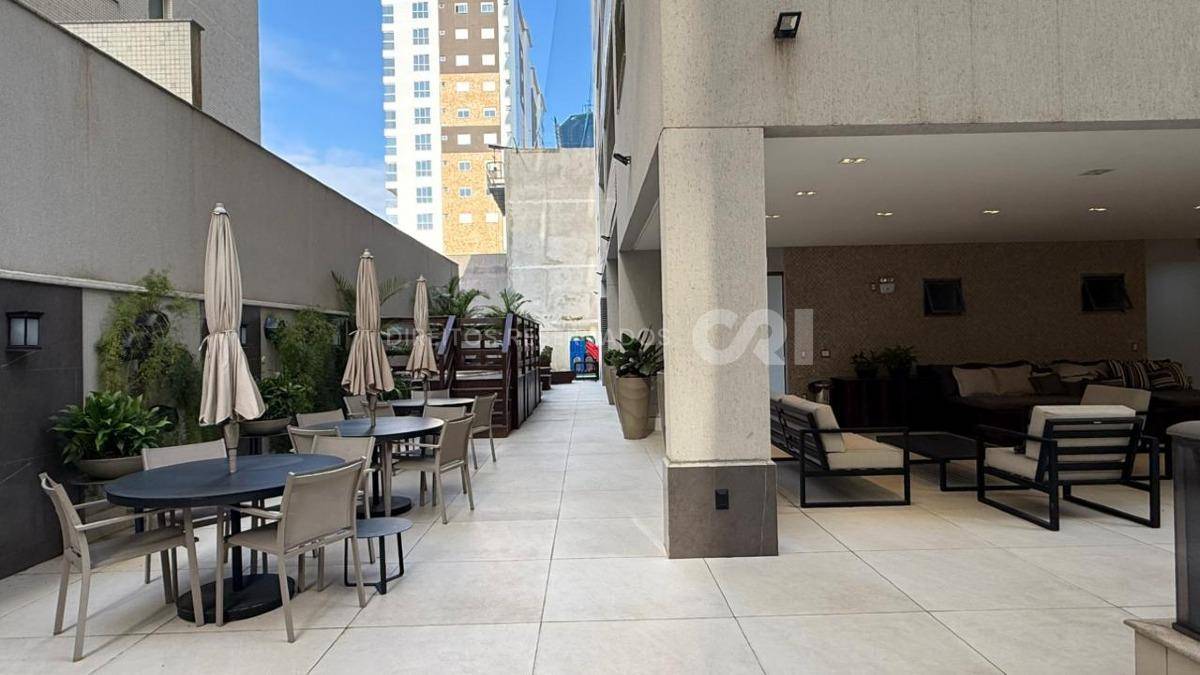 Apartamento quadra mar com 4 suítes no Residencial Milano na Meia Praia Itapema