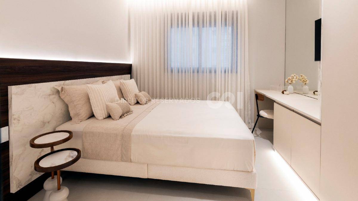 Apartamento com 3 suítes no Edifício Cosmopolitan na Meia Praia Itapema