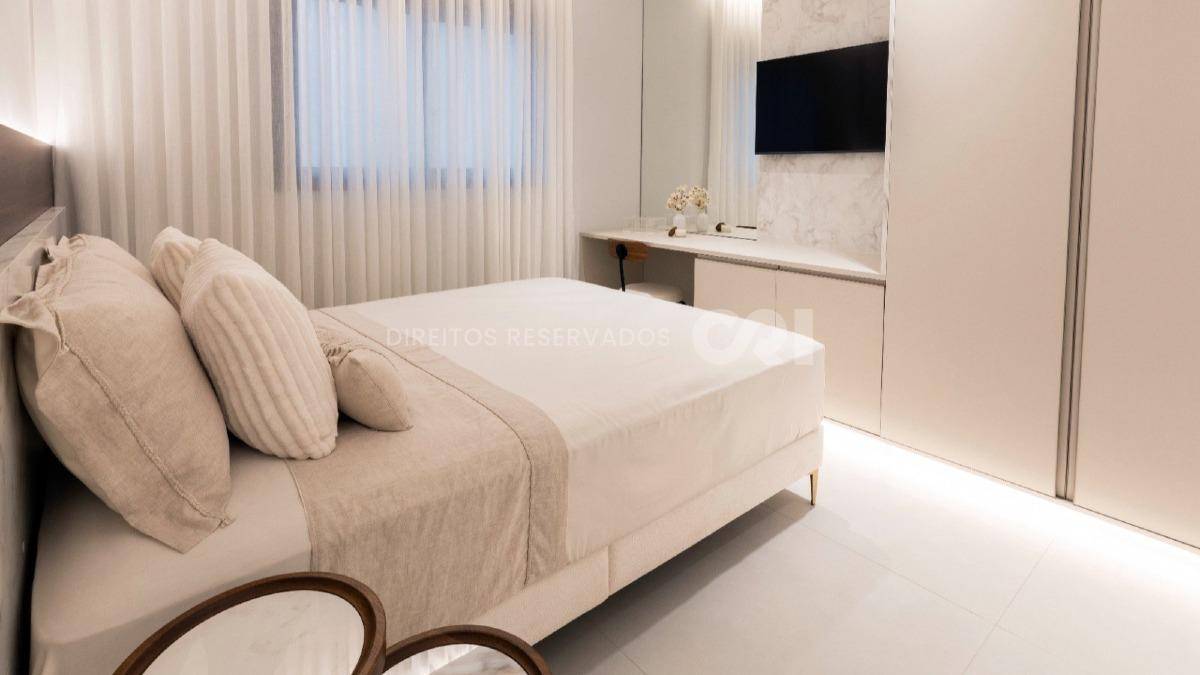 Apartamento com 3 suítes no Edifício Cosmopolitan na Meia Praia Itapema
