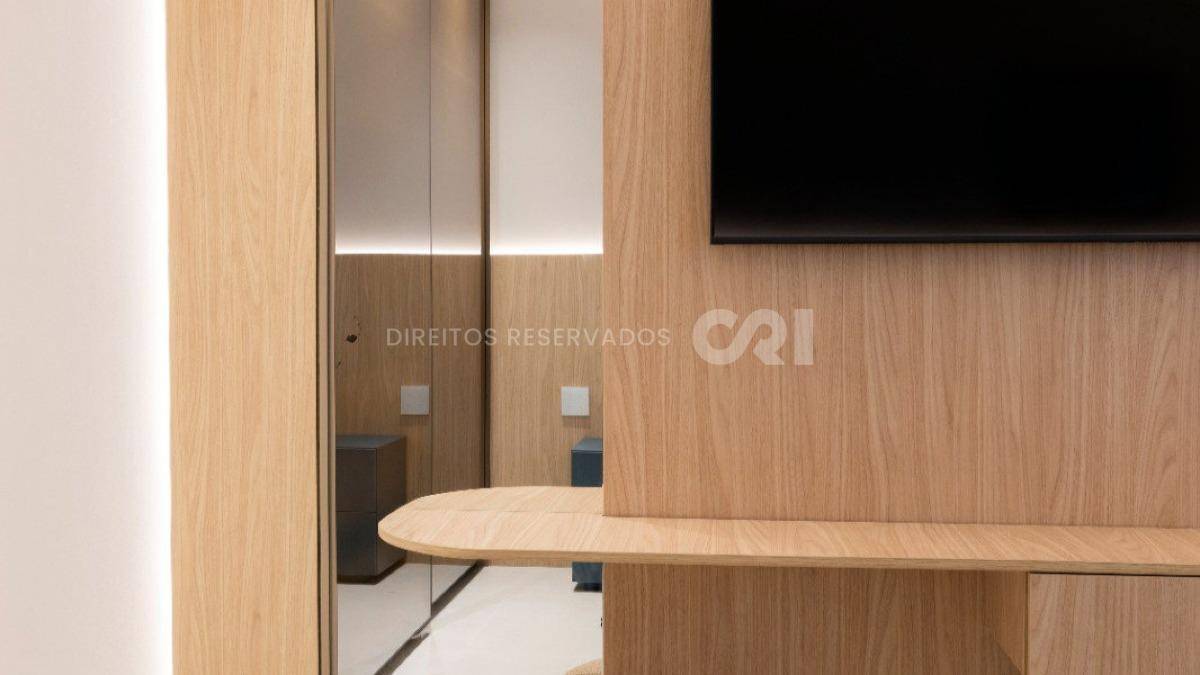 Apartamento com 3 suítes no Edifício Cosmopolitan na Meia Praia Itapema