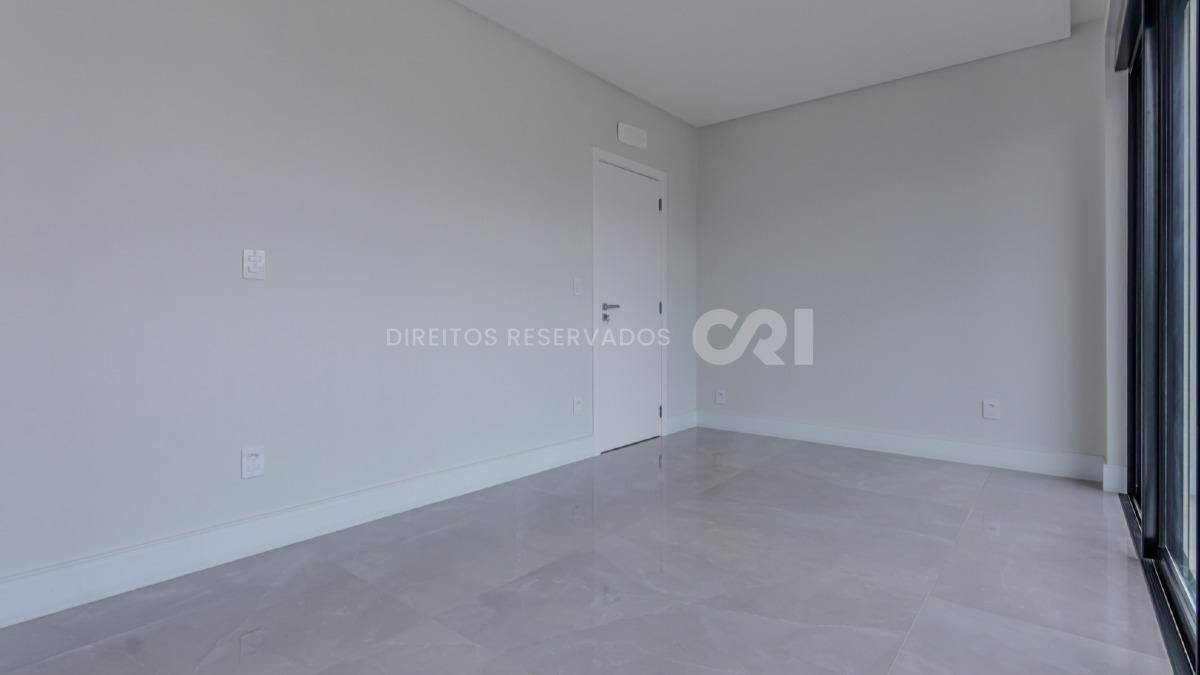 Cobertura Duplex com 3 Suítes no Brava Center Residence na Praia Brava em Itajaí