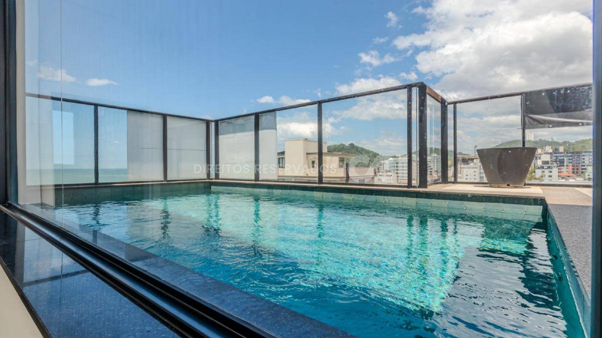 Cobertura Duplex com 3 Suítes no Brava Center Residence na Praia Brava em Itajaí