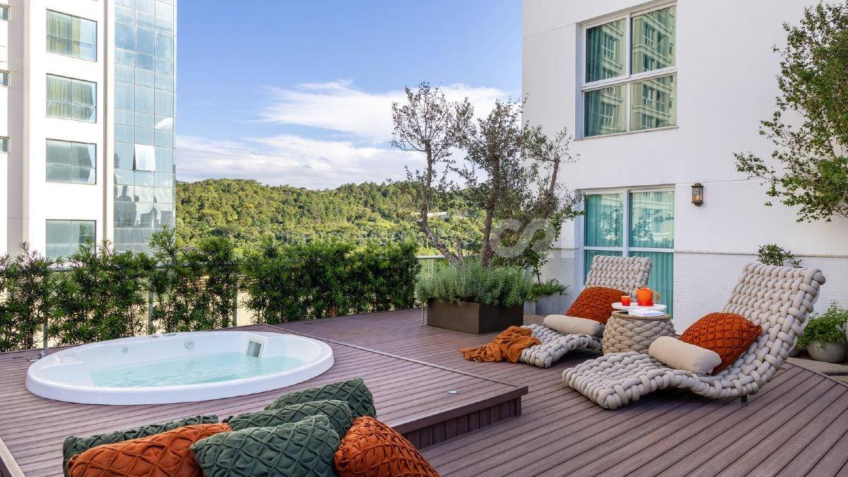 Apartamento Diferenciado com 3 Suítes no Phoenix Tower na Barra Sul de Balneário Camboriú