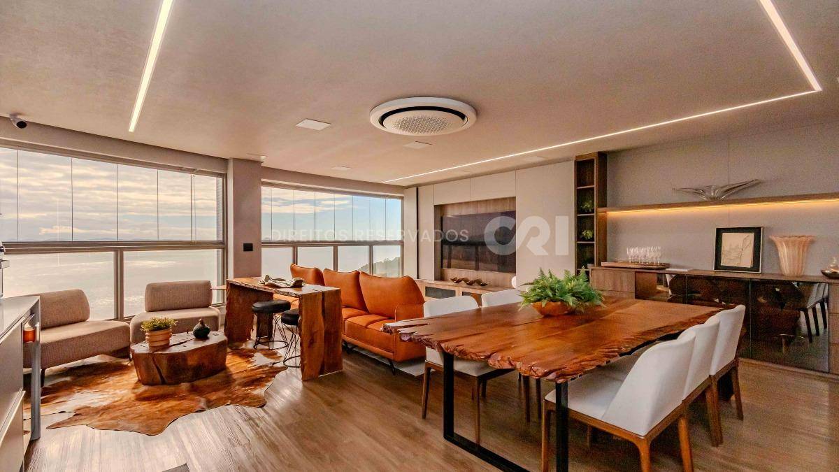 Apartamento com 4 suítes no Edifício Baturité na Barra Sul em Balneário Camboriú