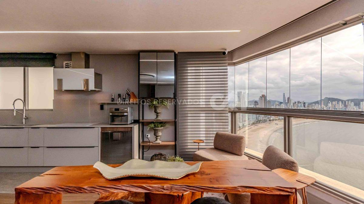 Apartamento com 4 suítes no Edifício Baturité na Barra Sul em Balneário Camboriú