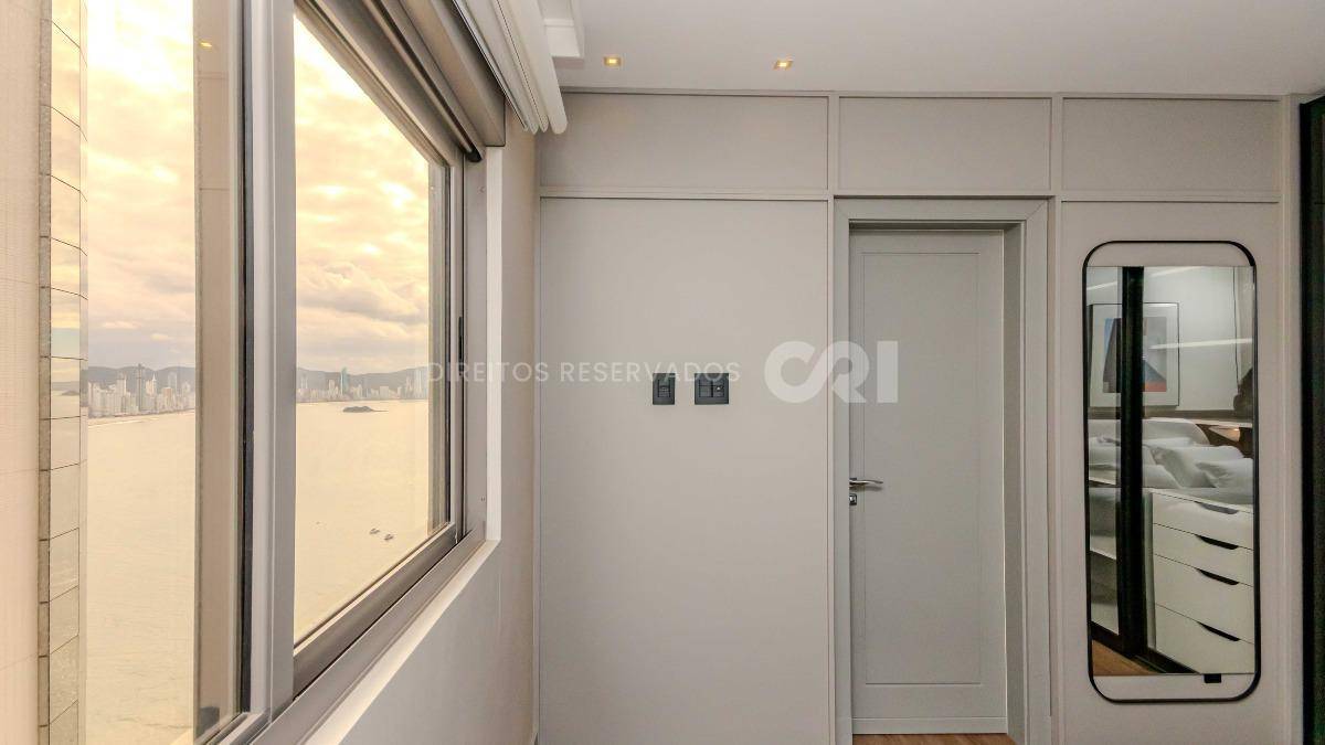 Apartamento com 4 suítes no Edifício Baturité na Barra Sul em Balneário Camboriú