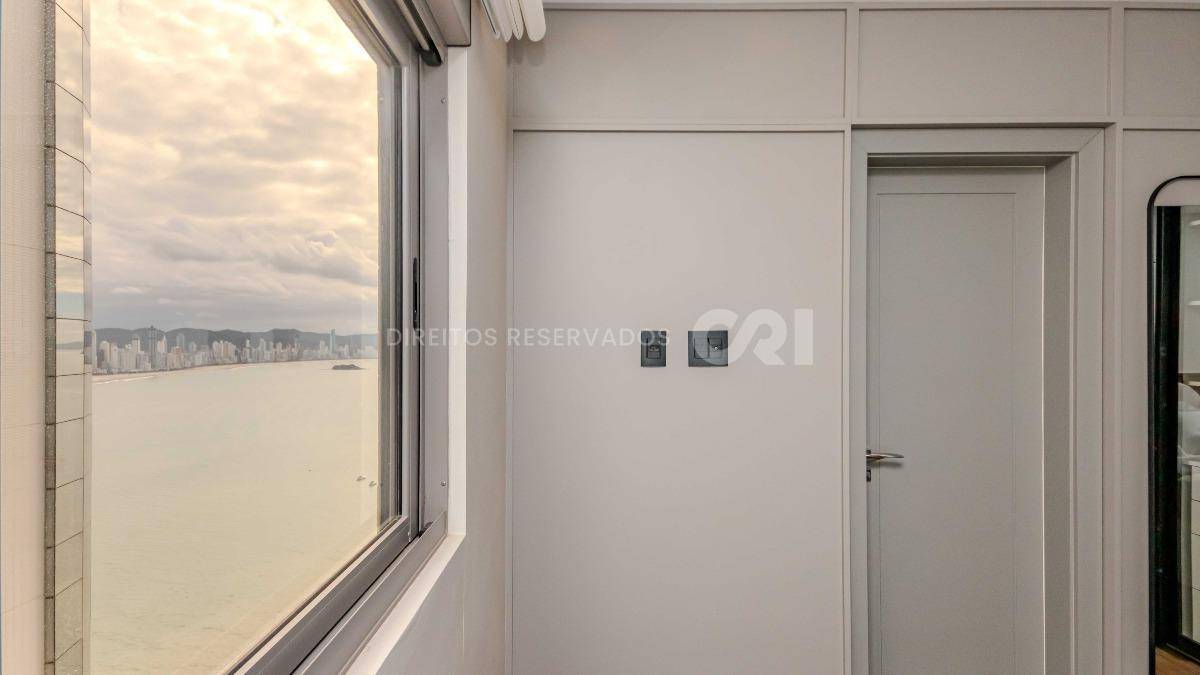 Apartamento com 4 suítes no Edifício Baturité na Barra Sul em Balneário Camboriú