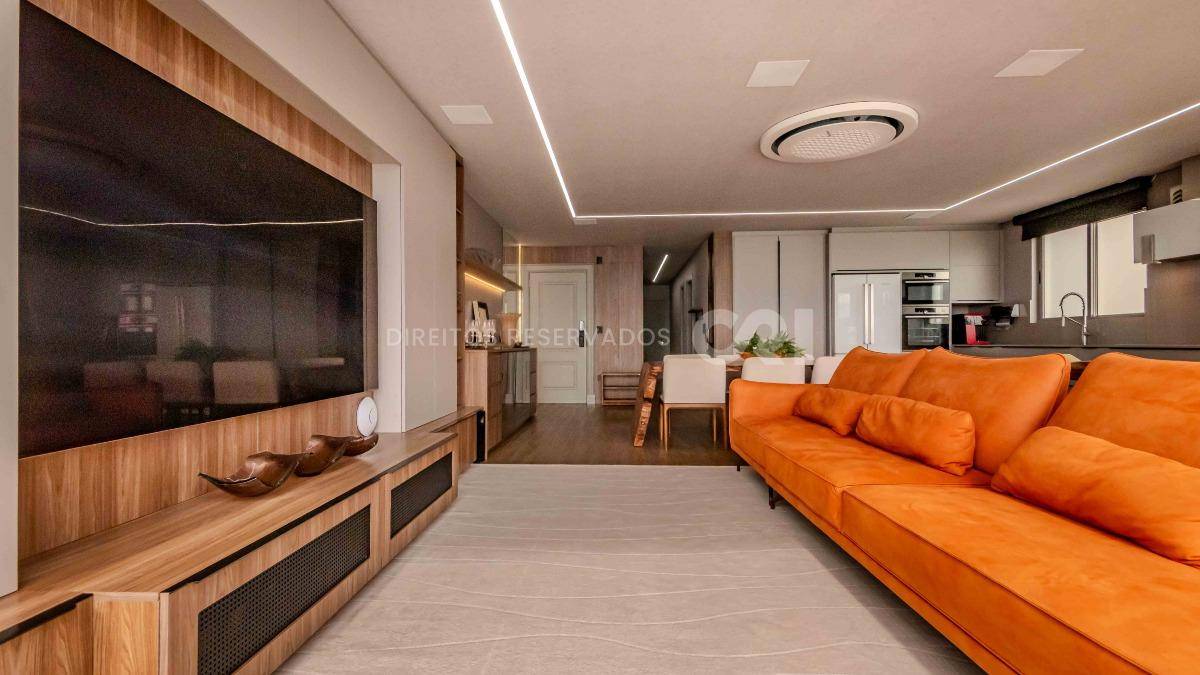 Apartamento com 4 suítes no Edifício Baturité na Barra Sul em Balneário Camboriú