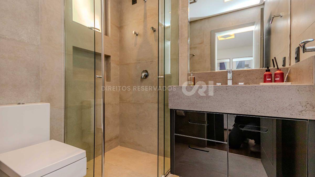 Apartamento com 4 suítes no Edifício Baturité na Barra Sul em Balneário Camboriú
