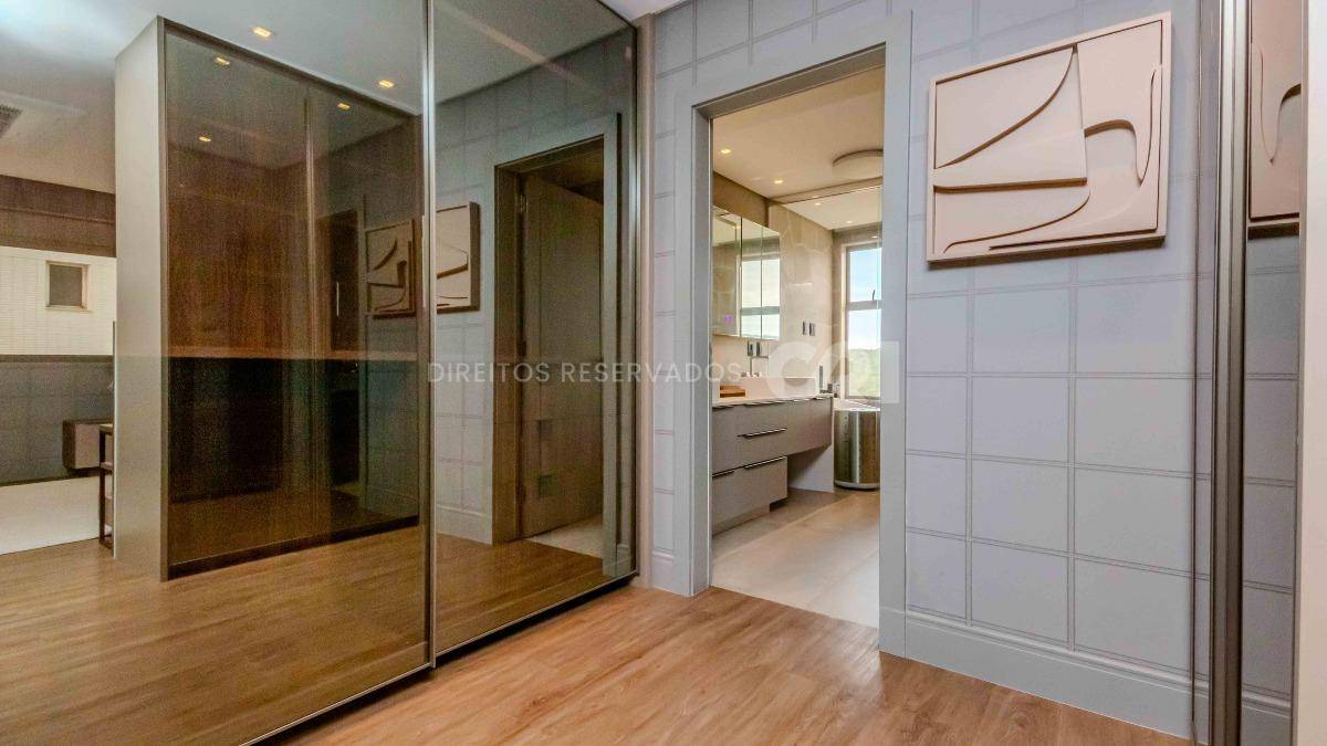 Apartamento com 4 suítes no Edifício Baturité na Barra Sul em Balneário Camboriú