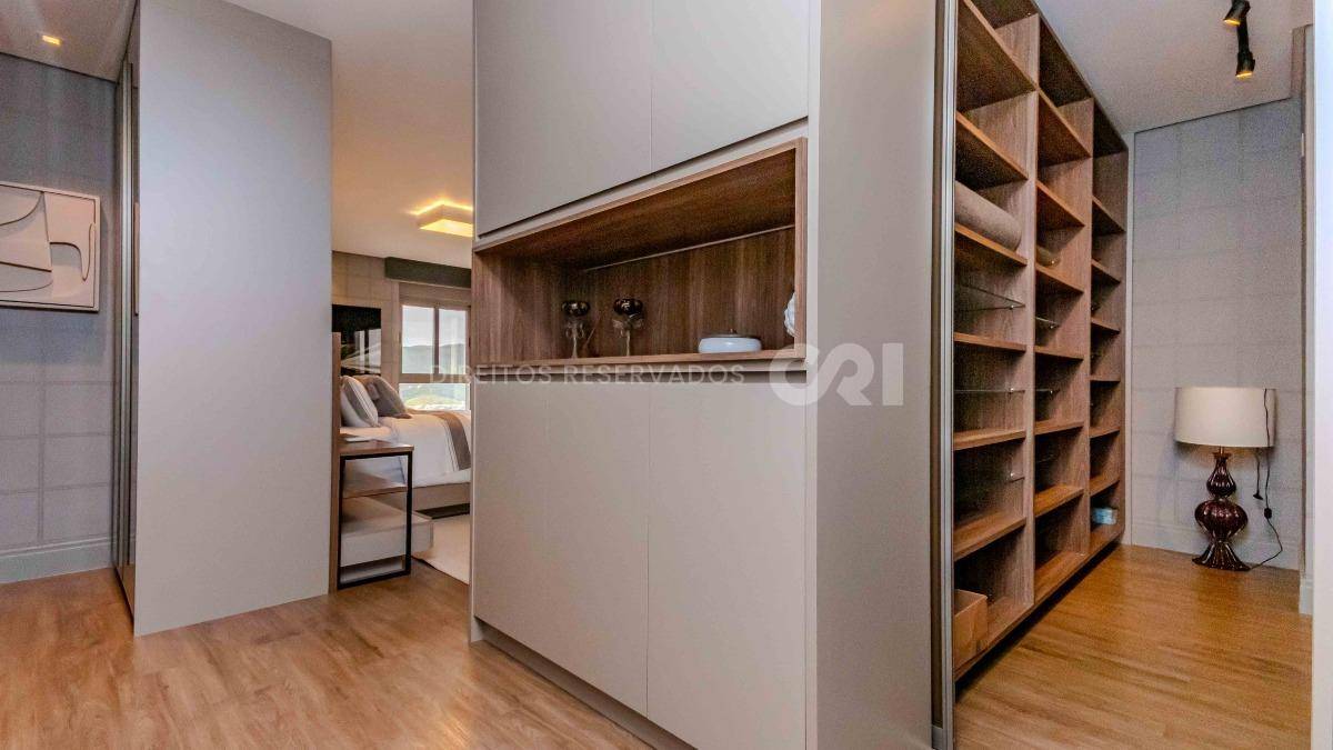 Apartamento com 4 suítes no Edifício Baturité na Barra Sul em Balneário Camboriú
