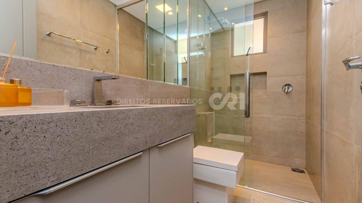 Apartamento com 4 suítes no Edifício Baturité na Barra Sul em Balneário Camboriú