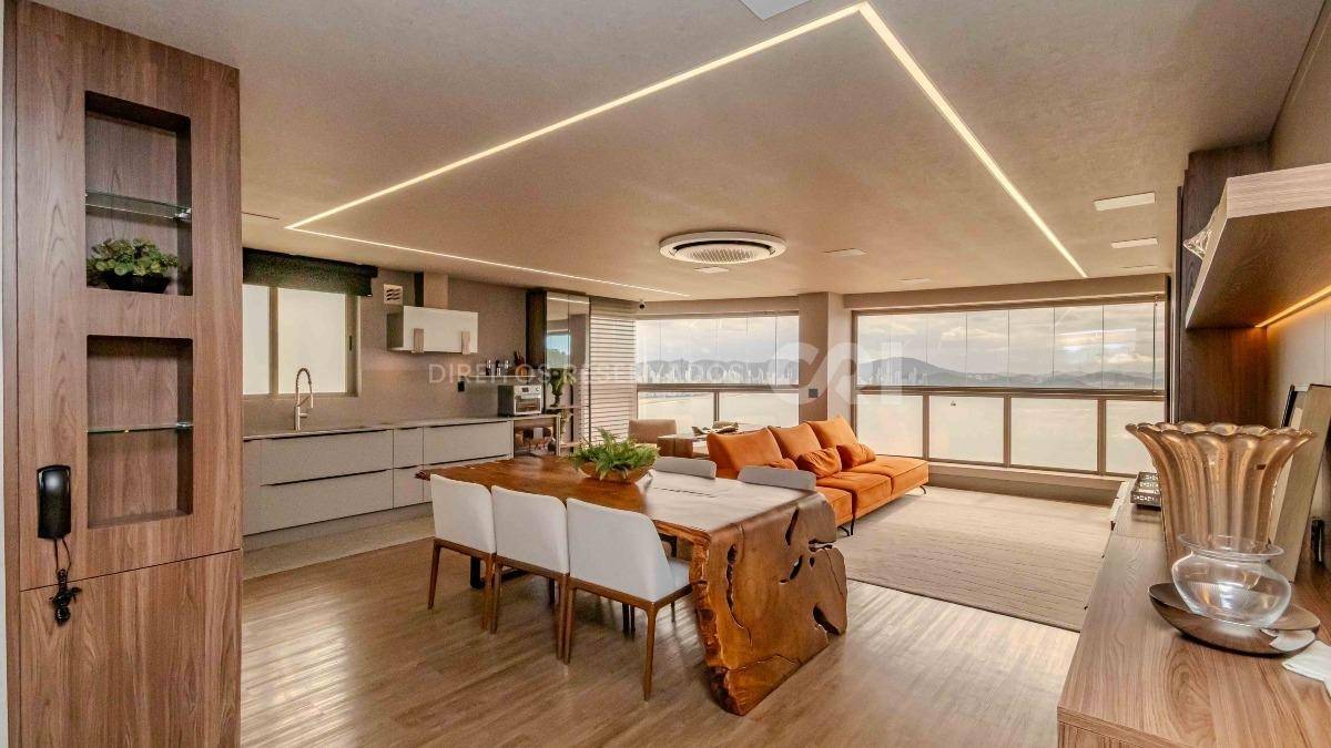 Apartamento com 4 suítes no Edifício Baturité na Barra Sul em Balneário Camboriú