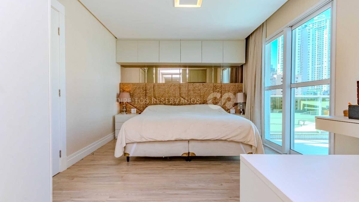 Apartamento com 3 Suítes no Phoenix Tower na Barra Sul de Balneário Camboriú