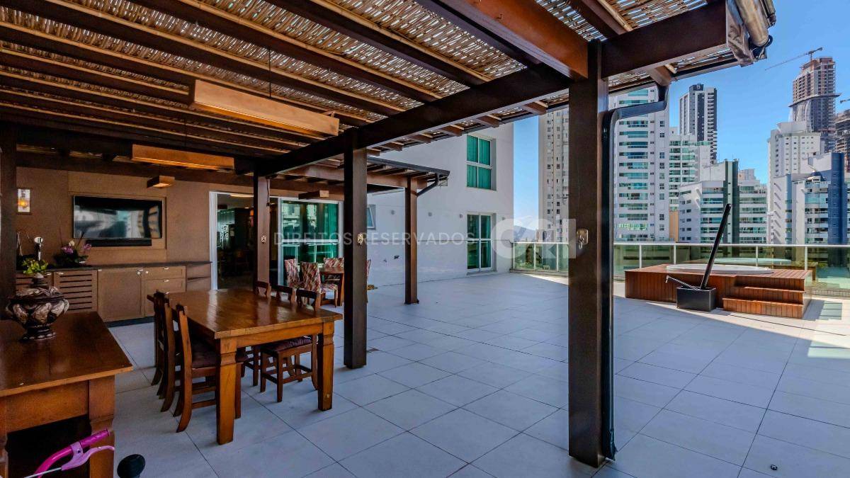 Apartamento com 3 Suítes no Phoenix Tower na Barra Sul de Balneário Camboriú