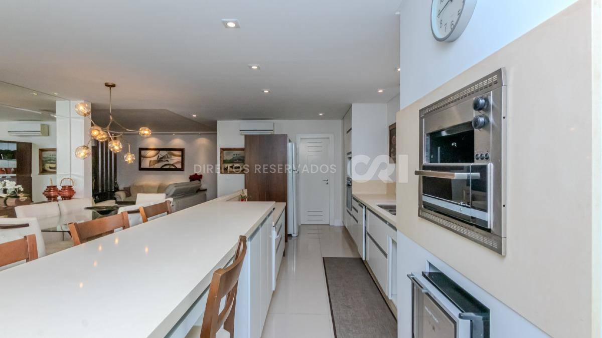 Apartamento com 4 Suítes no Lumiére Residence na Meia Praia em Itapema