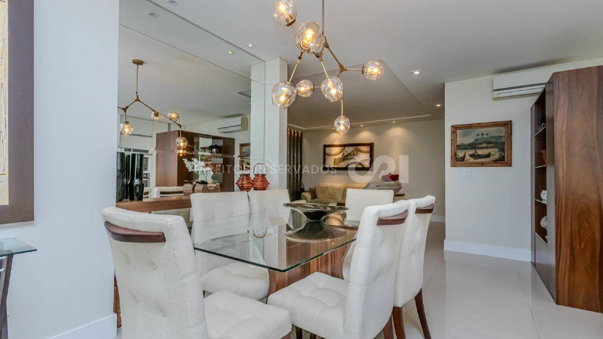Apartamento com 4 Suítes no Lumiére Residence na Meia Praia em Itapema