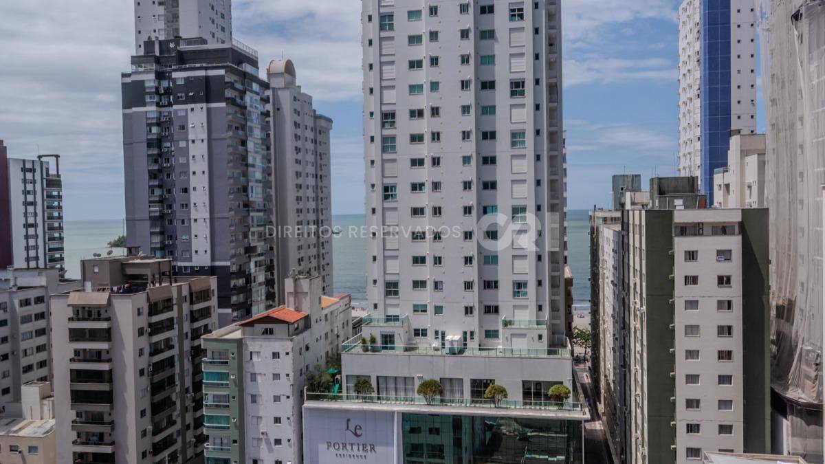Apartamento com 4 Suítes no Lumiére Residence na Meia Praia em Itapema